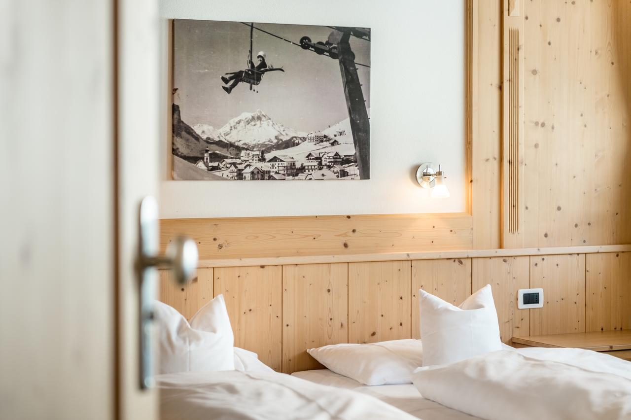 B&B - Hotel Ciasa Rue Blanch San Cassiano  Exterior photo