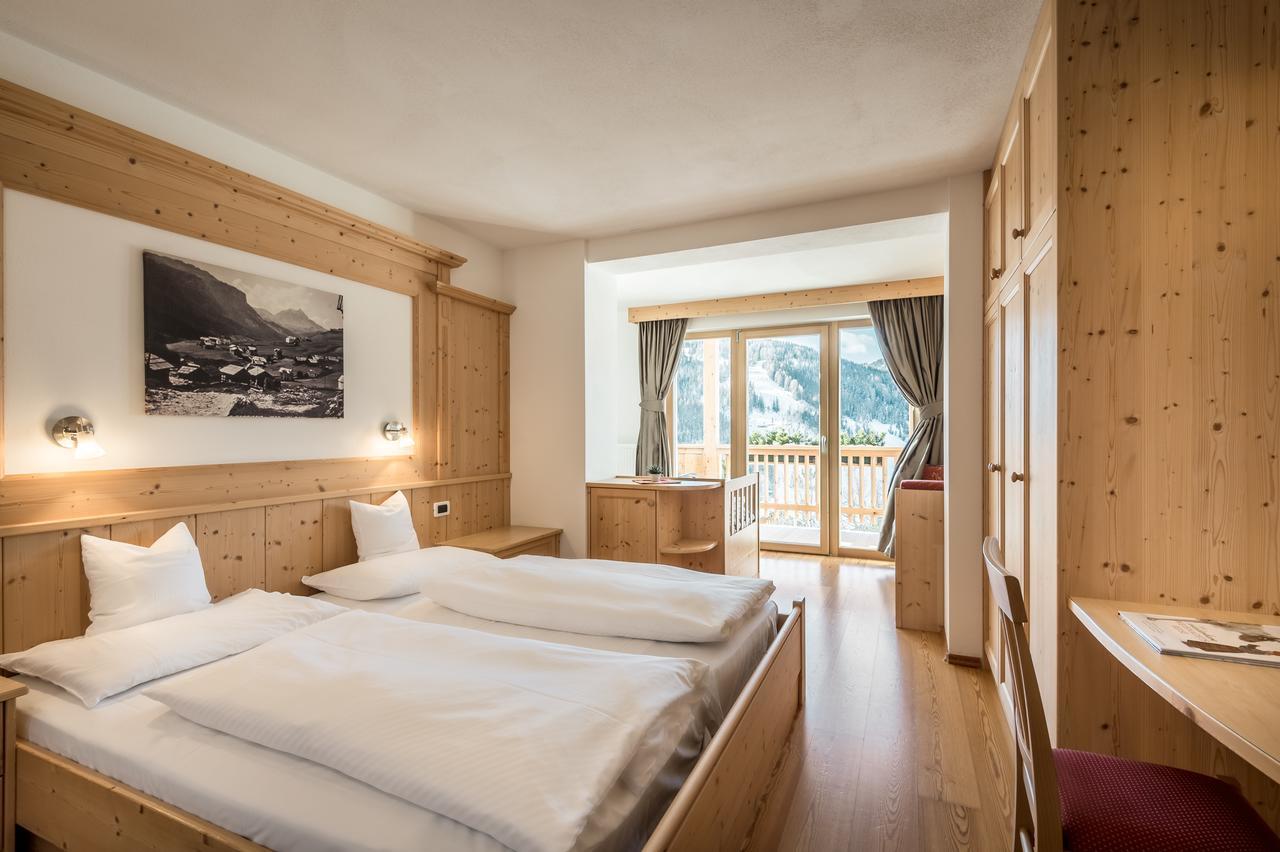 B&B - Hotel Ciasa Rue Blanch San Cassiano  Exterior photo