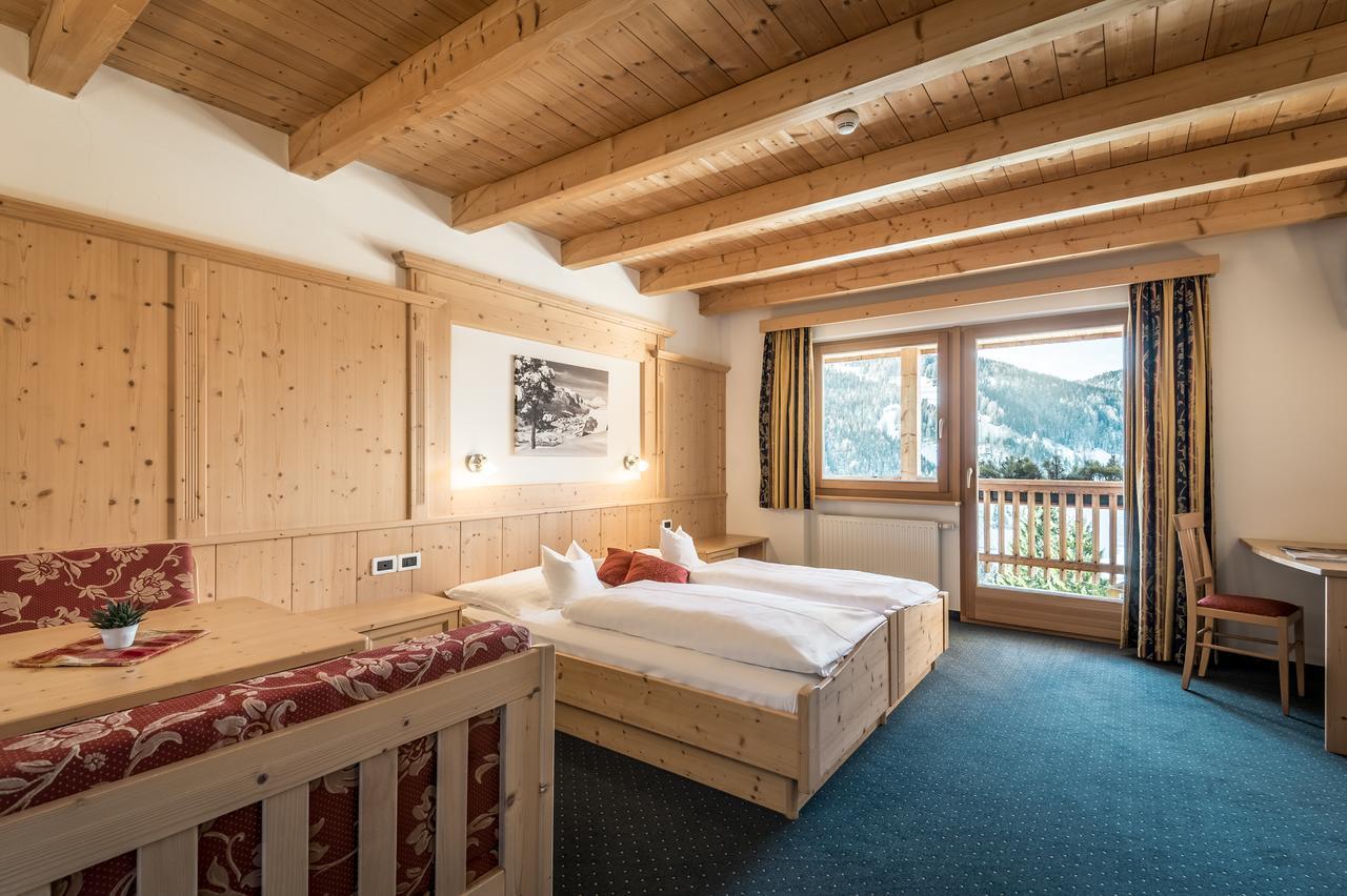 B&B - Hotel Ciasa Rue Blanch San Cassiano  Exterior photo
