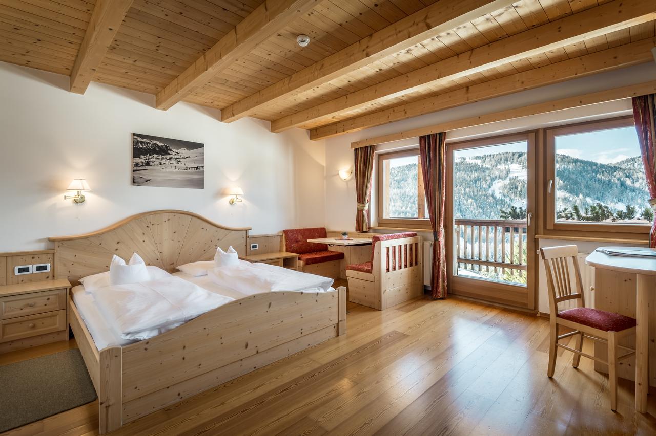 B&B - Hotel Ciasa Rue Blanch San Cassiano  Exterior photo