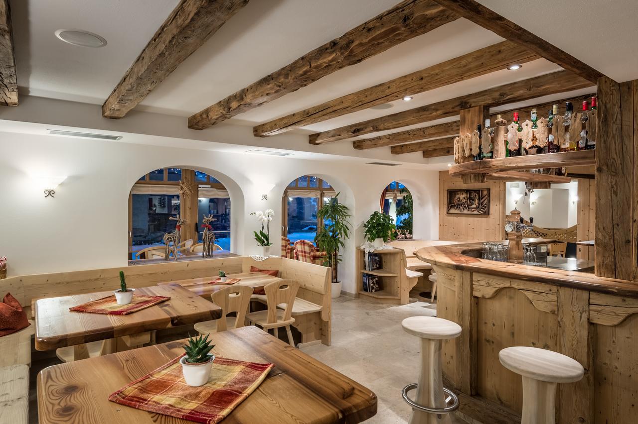 B&B - Hotel Ciasa Rue Blanch San Cassiano  Exterior photo