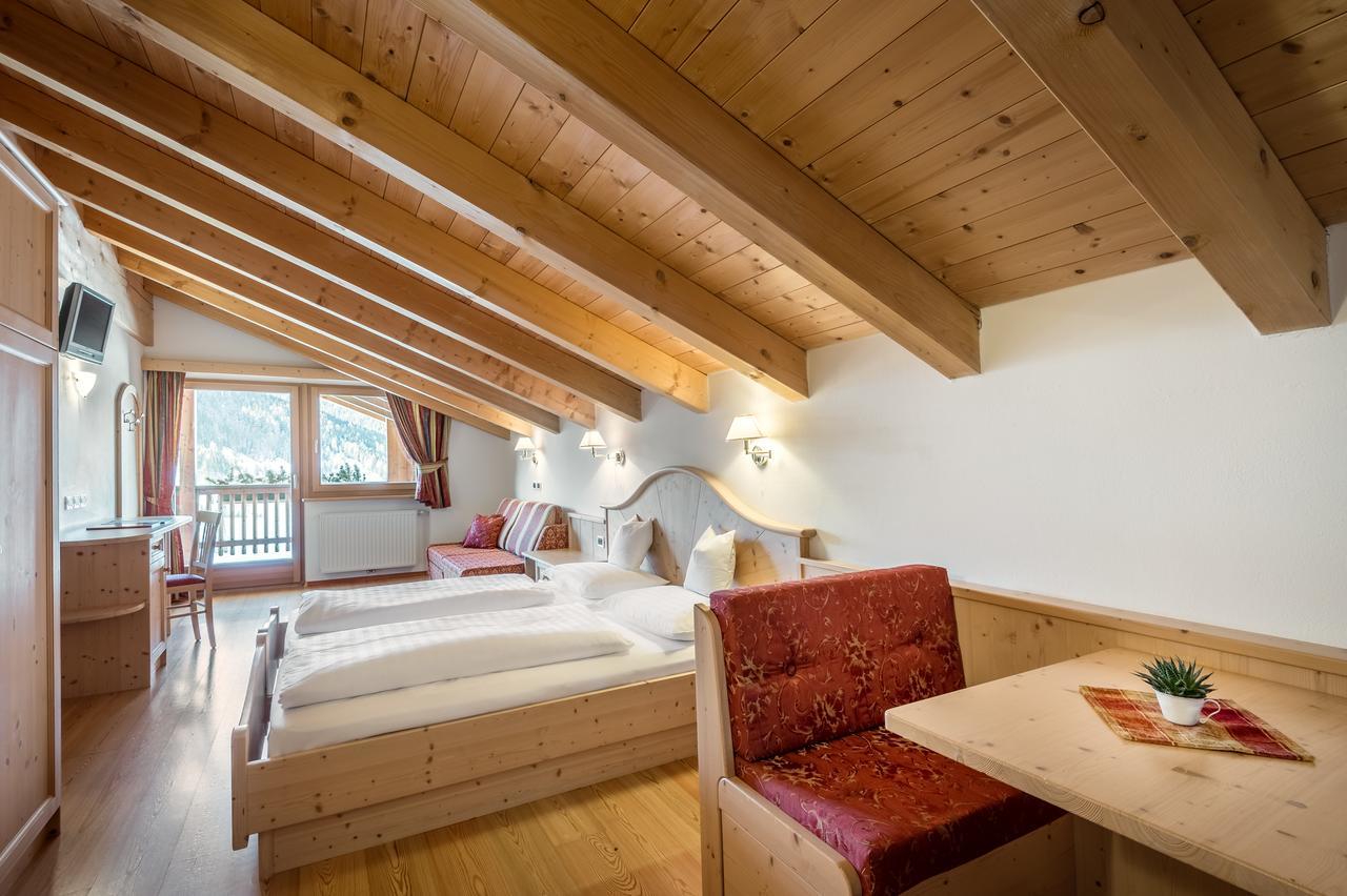B&B - Hotel Ciasa Rue Blanch San Cassiano  Exterior photo