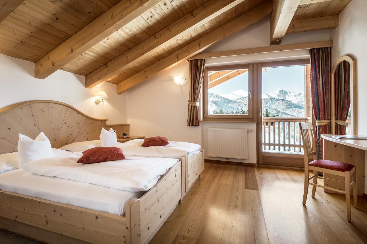 B&B - Hotel Ciasa Rue Blanch San Cassiano  Exterior photo